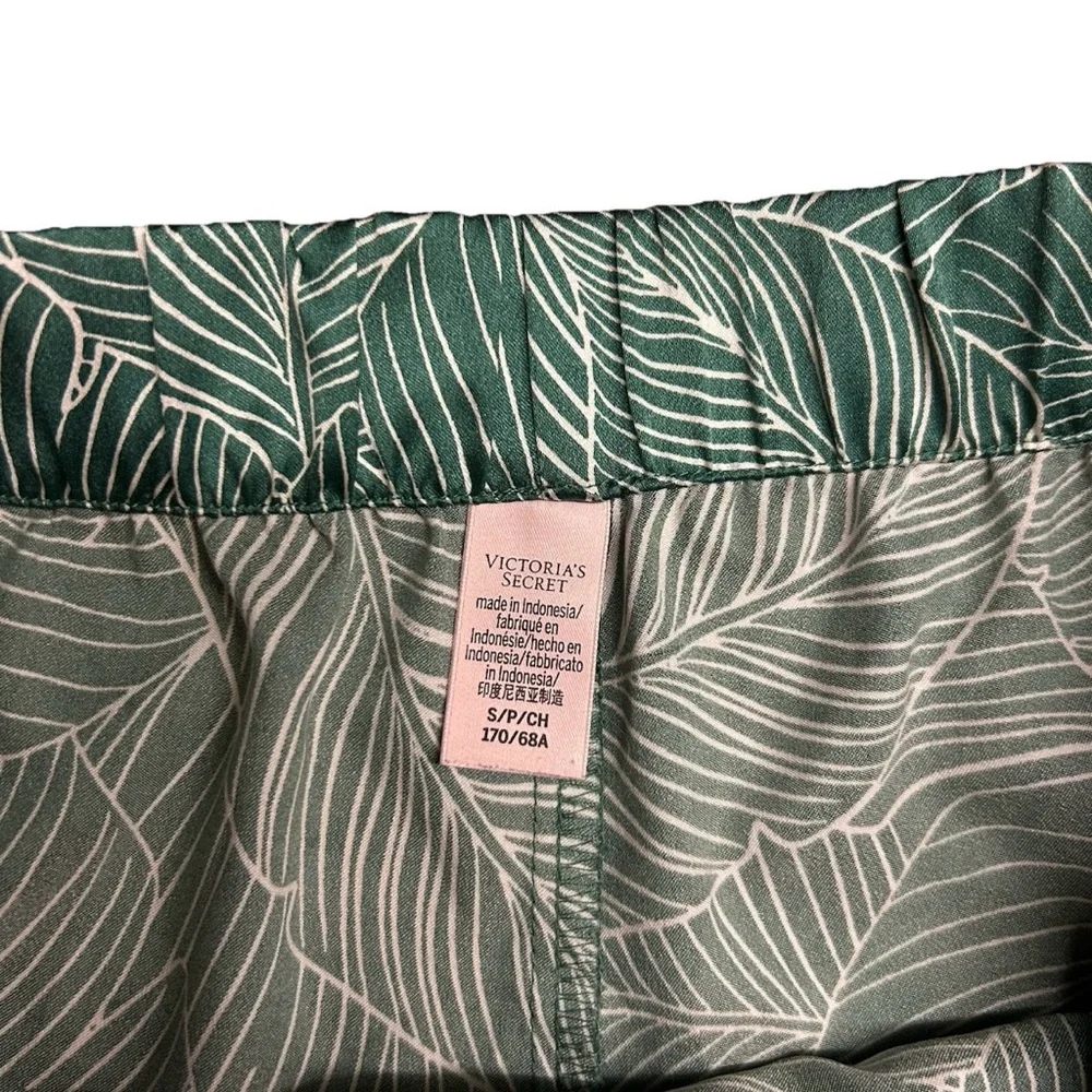 Victoria Secret | Green Palm Leaf Satin Pajama Shorts | Sz S - Picture 4 of 4